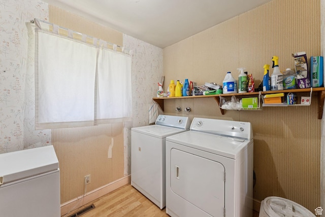 2690 N 4275 W, Plain City, UT 84404 - laundry area featuring independent washer and dryer, wallpapered walls, and light wood finished floors