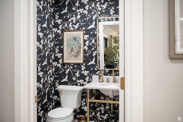 4605 S Ledgemont Dr E, Salt Lake City, UT 84124 - bathroom with wallpapered walls and toilet