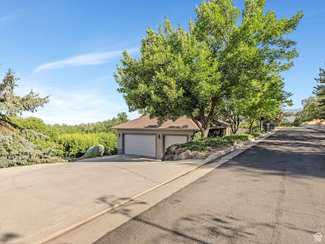 2960 E Oak Park Ln S, Holladay, UT 84117 - view of front of house featuring driveway and a garage