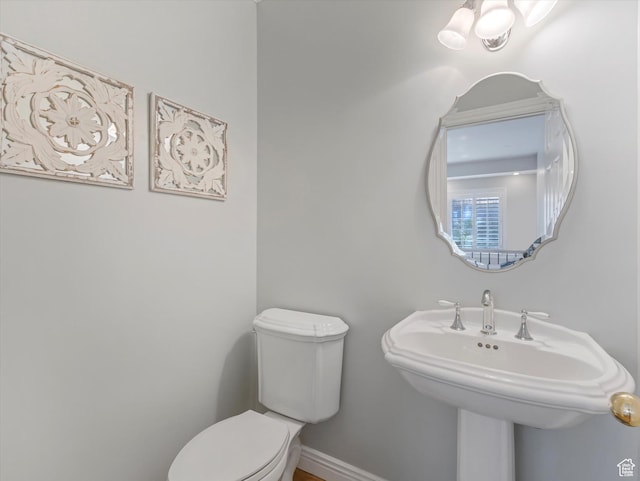 2960 E Oak Park Ln S, Holladay, UT 84117 - half bath with toilet and baseboards