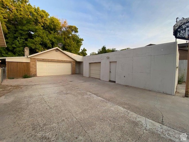 41 N 300 E, Richfield, UT 84701 - garage with concrete driveway