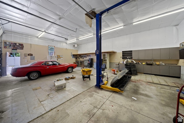 5350 S Jordan Canal Rd, Salt Lake City, UT 84129 - view of garage