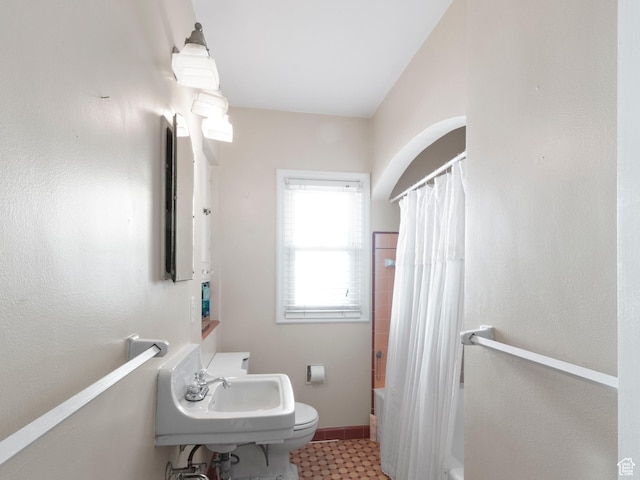 1740 E Harrison Ave, Salt Lake City, UT 84108 - full bath featuring shower / bathtub combination with curtain and toilet