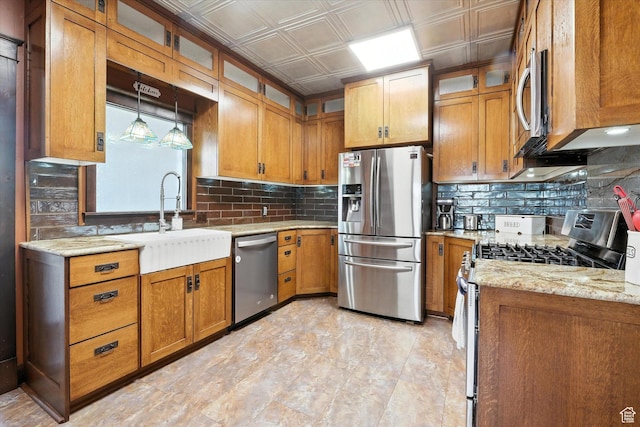 367 W 400 N, Malad City, ID 83252 - kitchen with stainless steel appliances, brown cabinets, backsplash, and an ornate ceiling