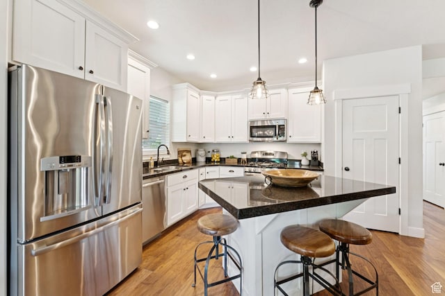 693 S Silver Leaf Dr W, Mapleton, UT 84664 - kitchen featuring stainless steel appliances, light wood-style floors, a breakfast bar area, white cabinetry, and recessed lighting