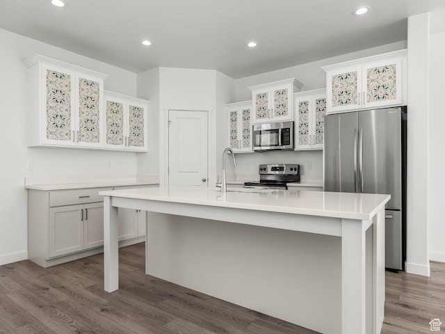 475 S 900 W, American Fork, UT 84003 - kitchen featuring appliances with stainless steel finishes, light countertops, dark wood-type flooring, recessed lighting, and glass insert cabinets