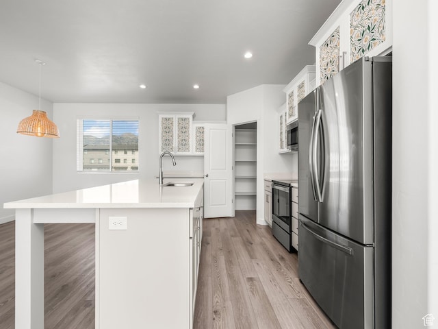 475 S 900 W, American Fork, UT 84003 - kitchen featuring stainless steel appliances, light wood-type flooring, an island with sink, light countertops, and white cabinets