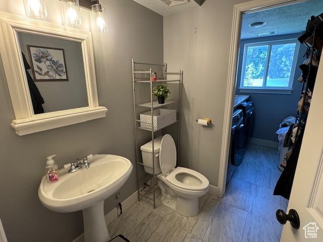 421 S 755 E, Layton, UT 84041 - bathroom featuring toilet and baseboards