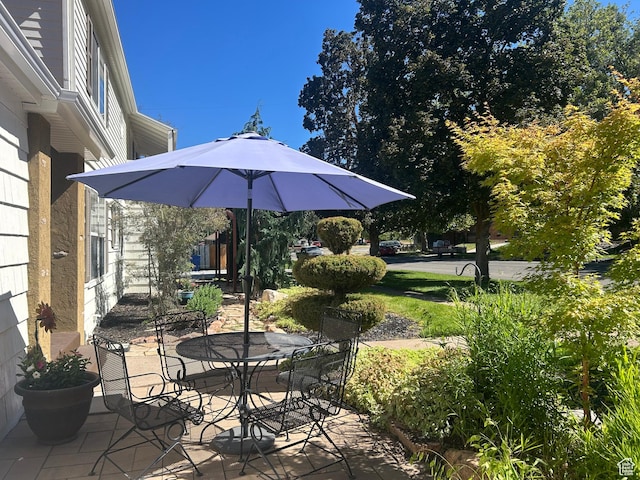 2537 S Taylor Ave E, Ogden, UT 84401 - view of patio / terrace with outdoor dining area