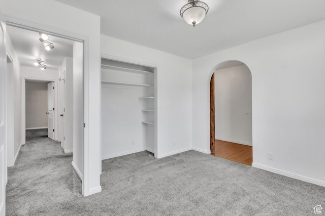 985 W 2675 S, Nibley, UT 84321 - unfurnished bedroom featuring carpet flooring, arched walkways, and a closet