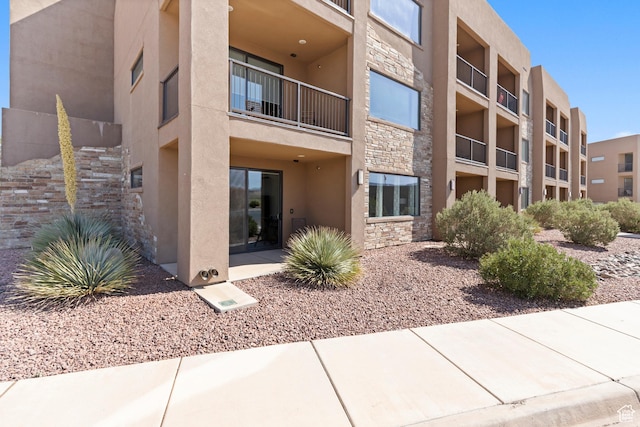 5160 W Villas N Dr N Unit 6-102, Hurricane, UT 84737 - view of apartment building / complex