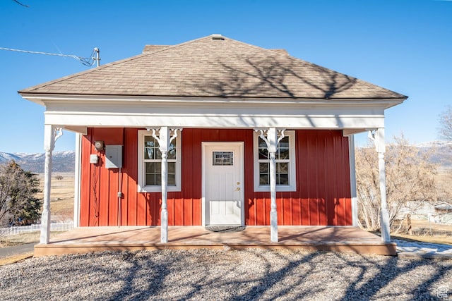 302 W 80 N, Moroni, UT 84646 - view of front of home featuring a shingled roof and a mountain view