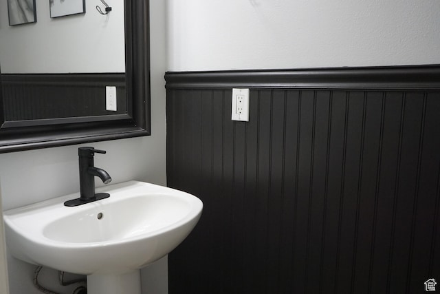 14072 S Julien Cv, Bluffdale, UT 84065 - bathroom with a sink and wainscoting