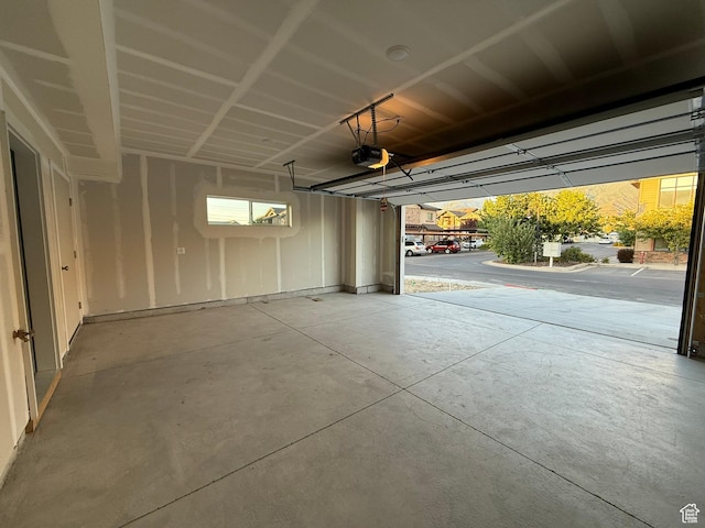 652 E 12225 S Unit 38, Draper, UT 84020 - garage featuring a garage door opener