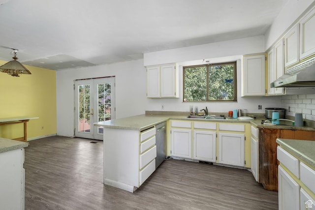 1469 E Winterwood Cir, Sandy, UT 84092 - kitchen with a peninsula, wood finished floors, and light countertops