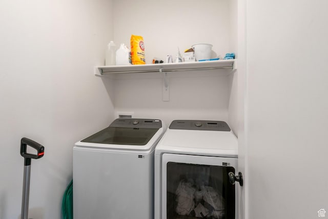 7310 N Green Pasture Ln, Eagle Mountain, UT 84005 - washroom featuring washer and clothes dryer