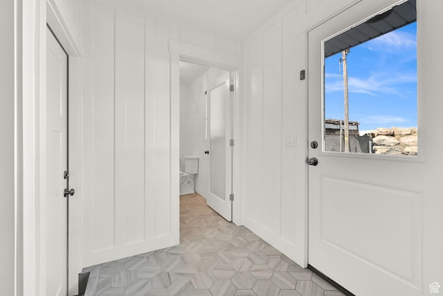 648 W Porter Ln, Centerville, UT 84014 - view of hallway
