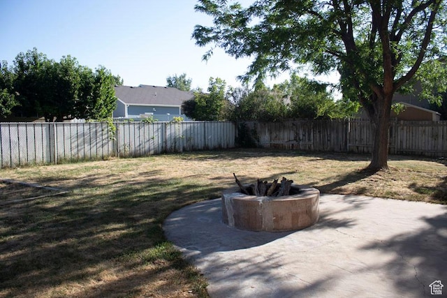 41 W 770 N, Santaquin, UT 84655 - fenced backyard featuring a fire pit and a patio