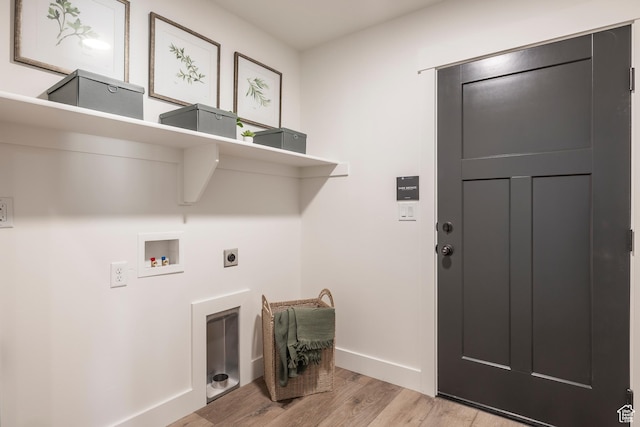 160 S 940 E, Santaquin, UT 84655 - laundry room with hookup for an electric dryer, light wood-style floors, and hookup for a washing machine