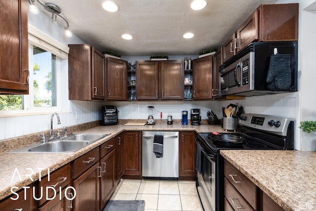 522 N Vickie Ln, Clearfield, UT 84015 - photo 10