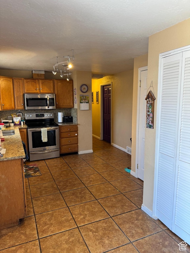 5836 S 4270 W, Kearns, UT 84118 - photo 3