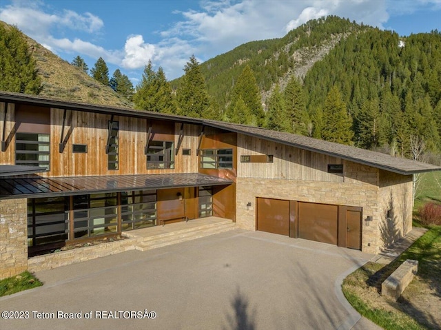 contemporary house featuring a mountain view