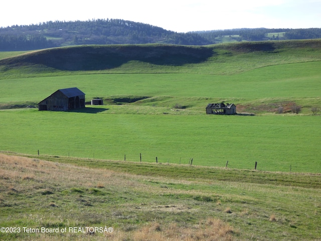 view of home's community featuring a rural view and a yard