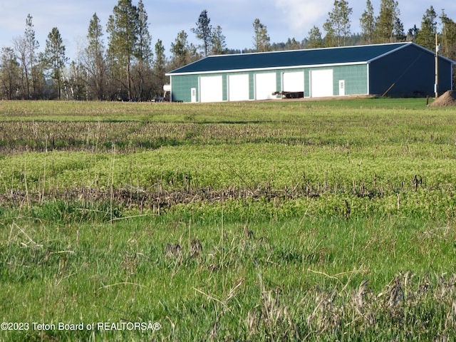 view of yard with a rural view