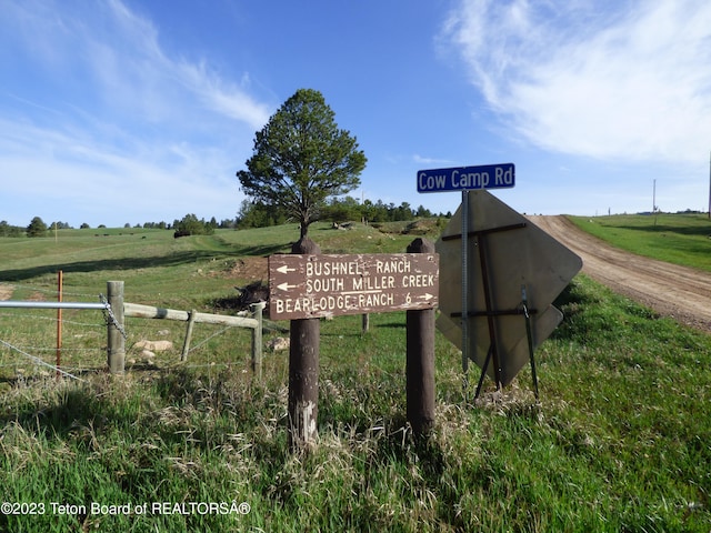 community / neighborhood sign featuring a rural view