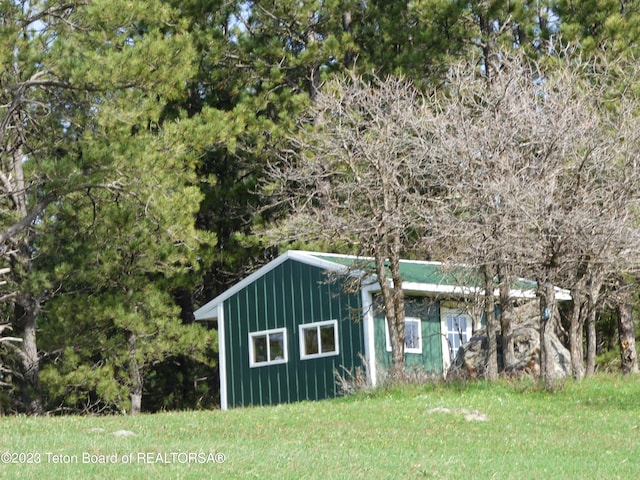 view of outdoor structure with a lawn