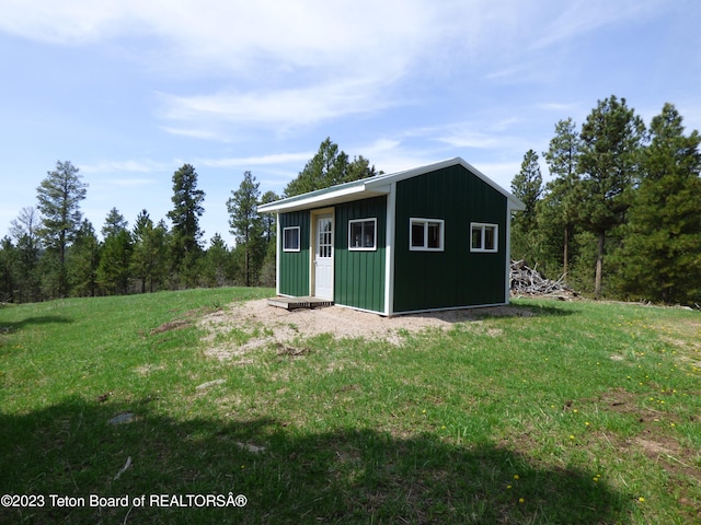 view of shed / structure with a yard