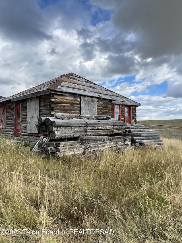 view of side of property