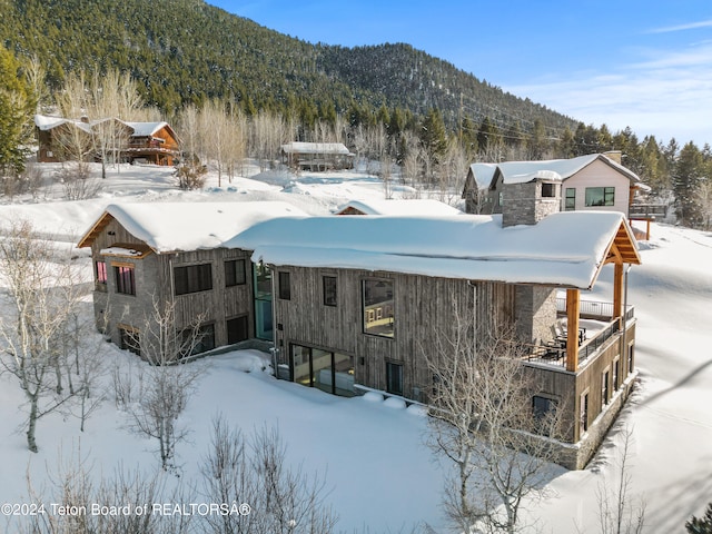 view of front of home with a mountain view