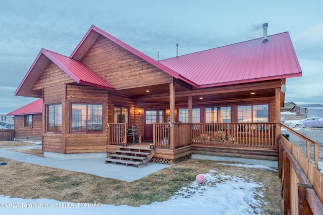 view of front of home featuring a wooden deck