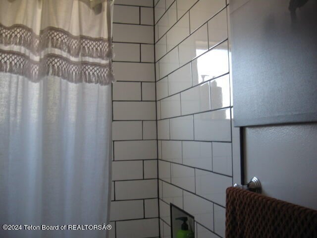 bathroom featuring a shower with curtain