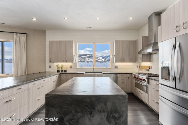 3139 Slinger Ct, Driggs, ID 83422 - kitchen with appliances with stainless steel finishes, modern cabinets, plenty of natural light, and recessed lighting