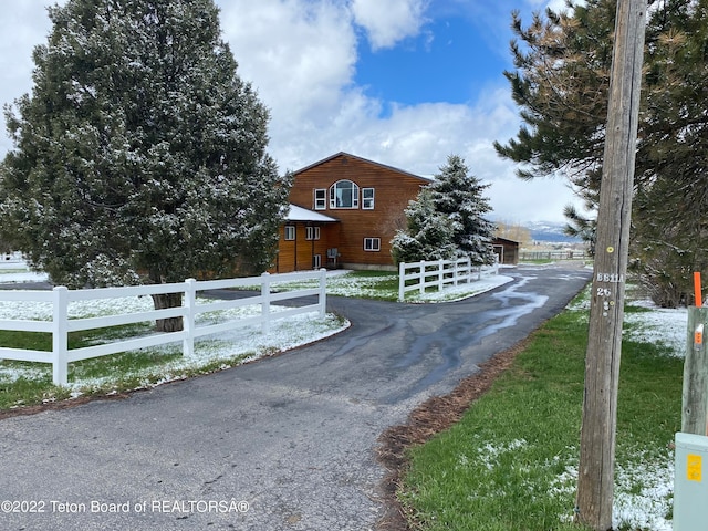 view of front of property