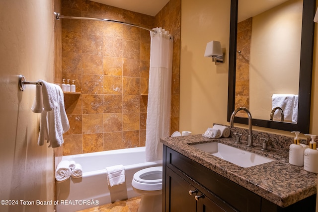 full bathroom with shower / tub combo with curtain, vanity, and toilet