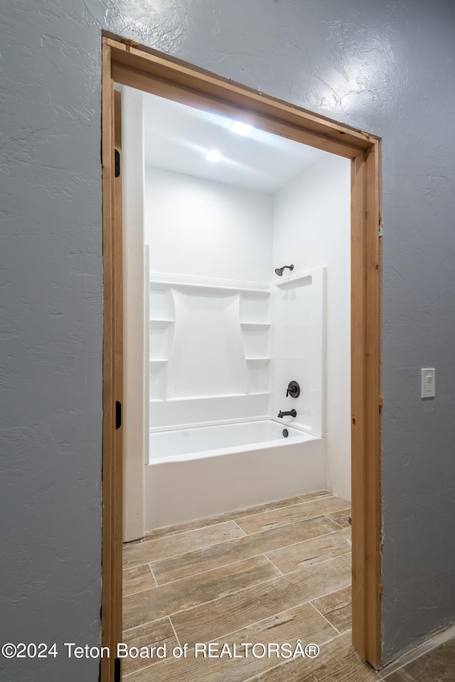 bathroom with shower / bathtub combination