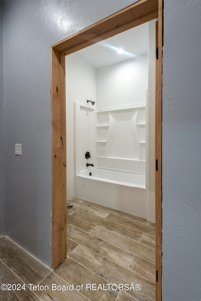 bathroom featuring shower / tub combination