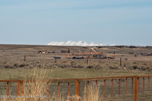 view of yard featuring a rural view