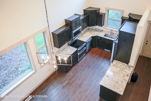 kitchen featuring sink, dark wood-type flooring, stainless steel appliances, and a healthy amount of sunlight