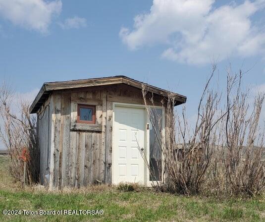 view of outbuilding