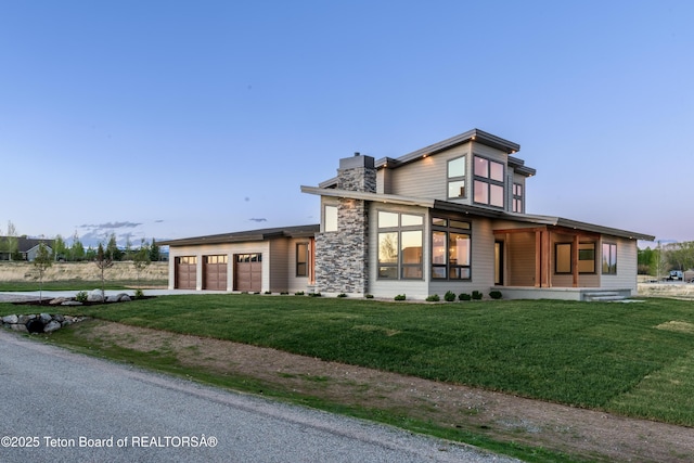 view of front of house featuring a garage and a front yard