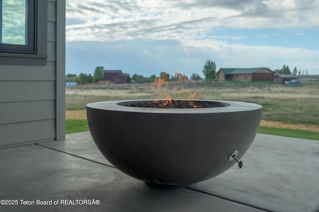 view of patio featuring a fire pit