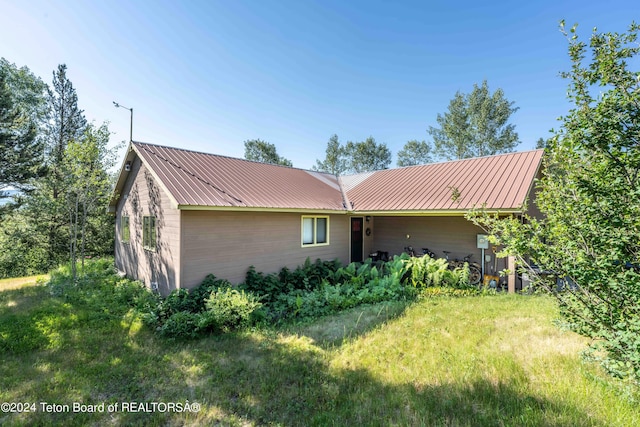 single story home with metal roof