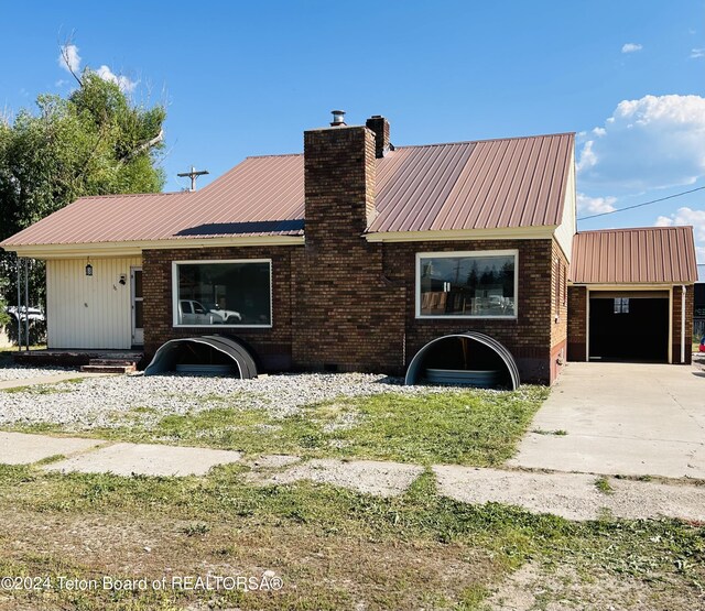 view of front of home featuring a garage