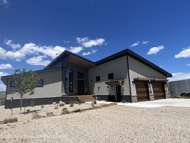 view of front of property featuring a garage