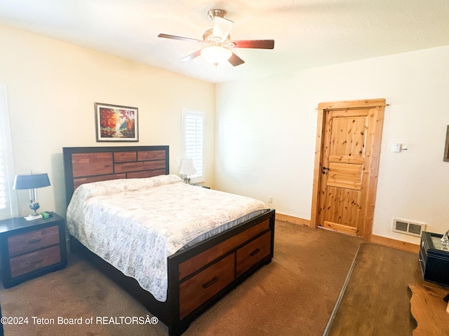 carpeted bedroom featuring ceiling fan