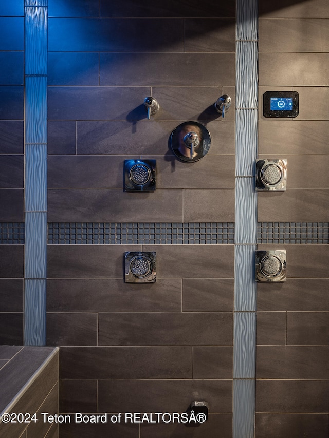 bathroom featuring tiled shower